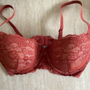 Lace balconette push-up.